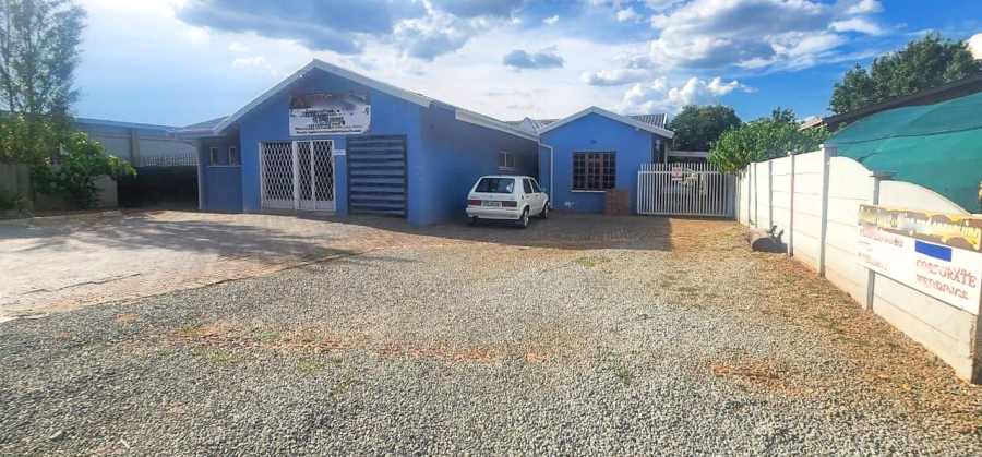  Bedroom Property for Sale in Flamwood North West